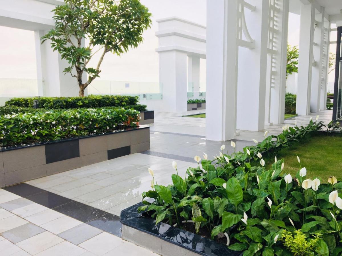 Gold Bee Dormitary Service Apartment Хошимин Экстерьер фото