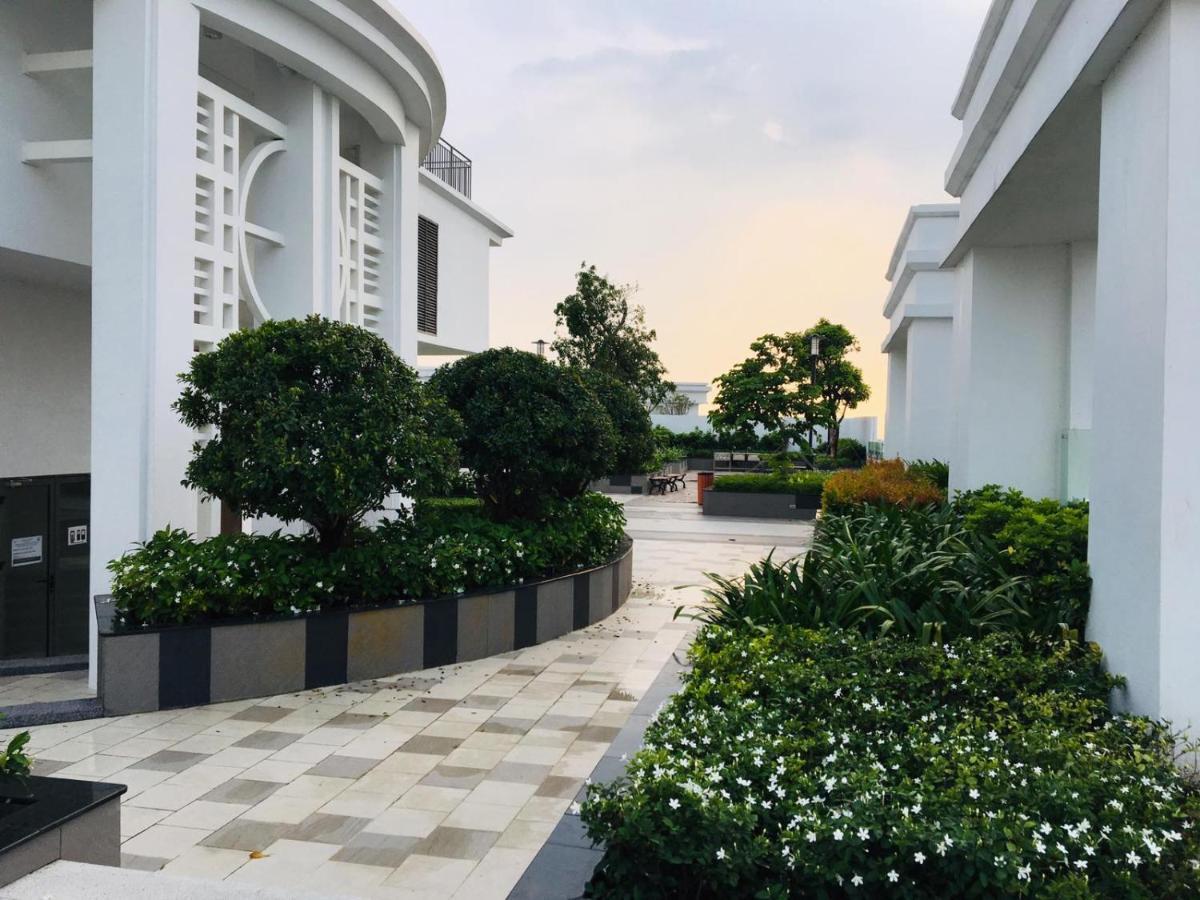 Gold Bee Dormitary Service Apartment Хошимин Экстерьер фото